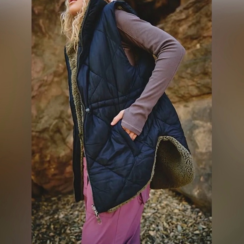 Free People Movement Venture on reversible puffer fleece vest black-XS-NWOT